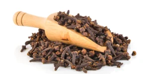 Cloves in a spoon