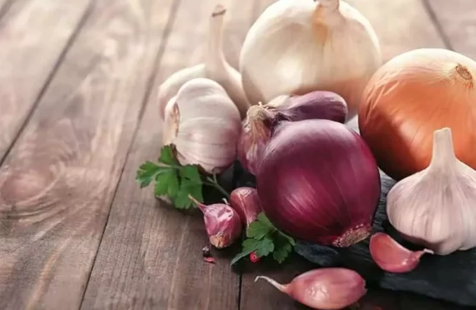 Hidden Fat Alert: Garlic and Onions May Produce Harmful Trans-Fats in High-Heat Cooking