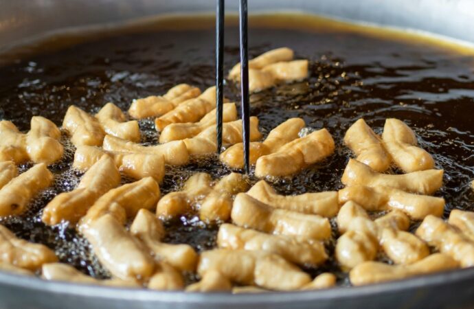 Vietnam Uncovers Fake Cooking Oil Scam Using Animal Feed Oil