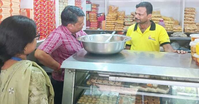 BMC Destroys 100 kg of Stale Food, Fines Eateries in Monsoon Safety Drive