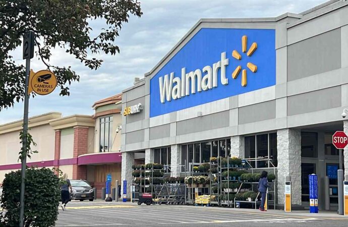 1,000 Walmart Foods to Go Dye-Free by 2027