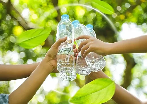 India Launches Its First Bottled Water Made From Air