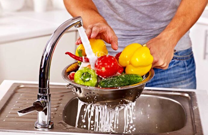Cold Water Wins: The Safest Way to Clean Your Veggies