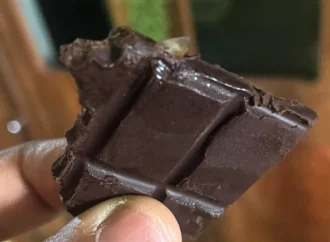 Glass Found in Noice Dark Chocolate, Viral Post Raises Food Safety Concerns