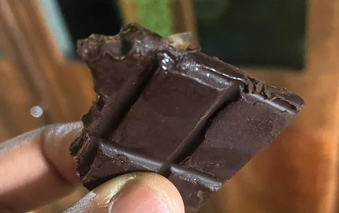 Glass Found in Noice Dark Chocolate, Viral Post Raises Food Safety Concerns