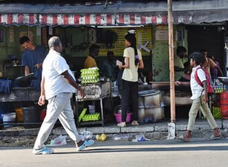 Bengaluru Footpath Food Stalls Under Scanner Over Expired FSSAI Licences