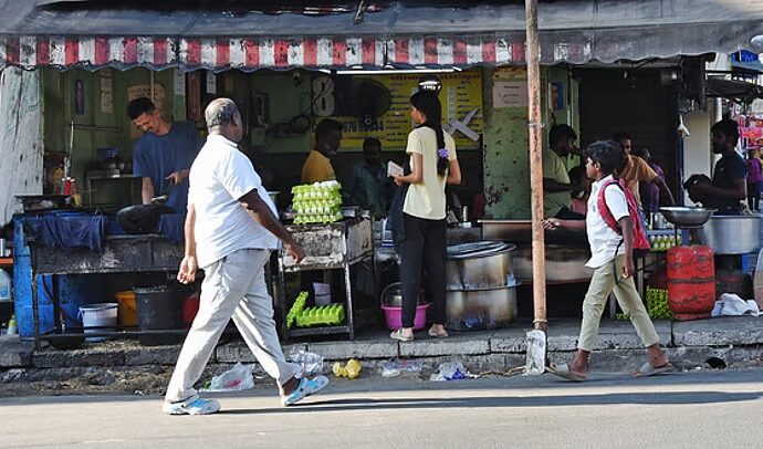 Bengaluru Footpath Food Stalls Under Scanner Over Expired FSSAI Licences