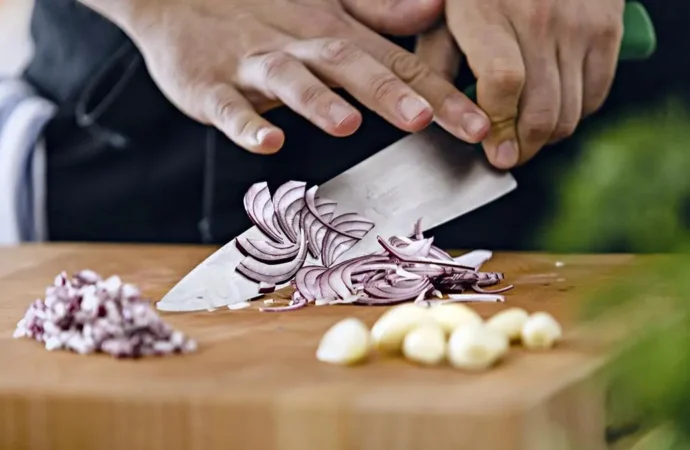 FSSAI Orders Food Businesses to Stop Using Rusty and Damaged Knives